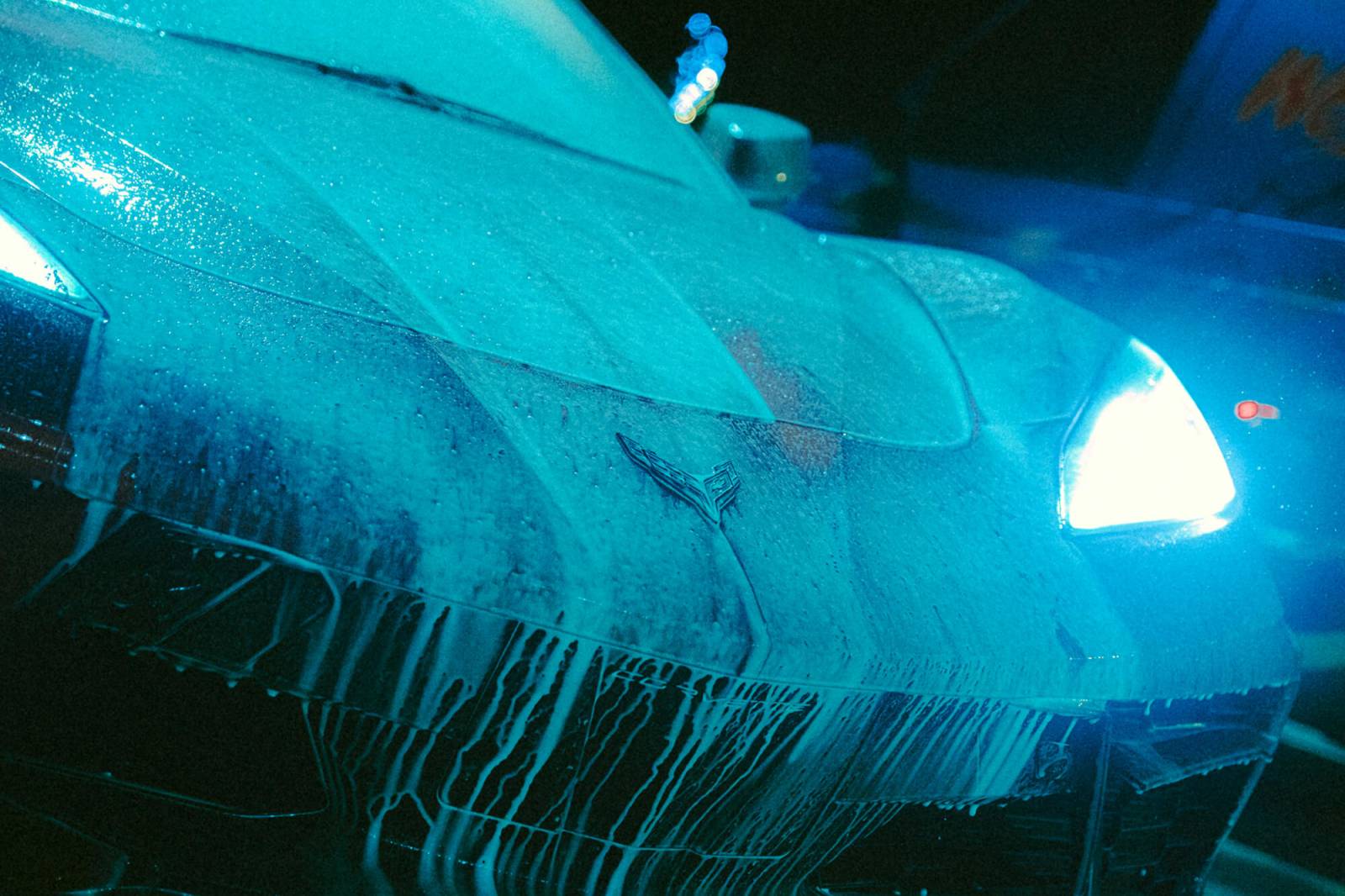 Pressing intérieur de voiture avec traitement cuir et tissus anti-odeurs