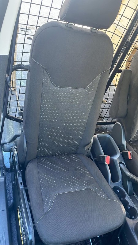 Nettoyage intérieur complet avec shampoing des sièges – Ford Transit Fourgon