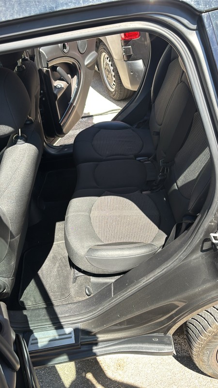 Sublimez votre Mini Countryman avec un nettoyage vapeur premium à domicile à La Ciotat