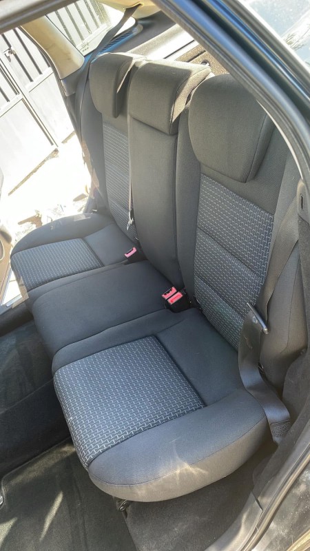 Nettoyage intérieur Mercedes Classe B – Shampoing complet et retrait intensif de poils d’animaux