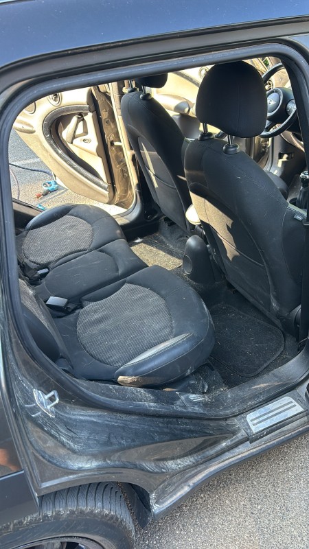 Sublimez votre Mini Countryman avec un nettoyage vapeur premium à domicile à La Ciotat