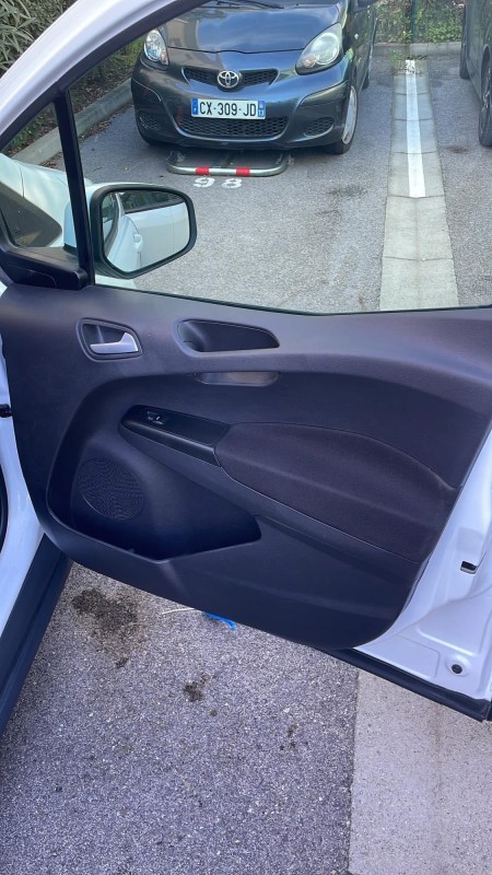 Nettoyage intérieur complet avec shampoing des sièges – Ford Transit Fourgon