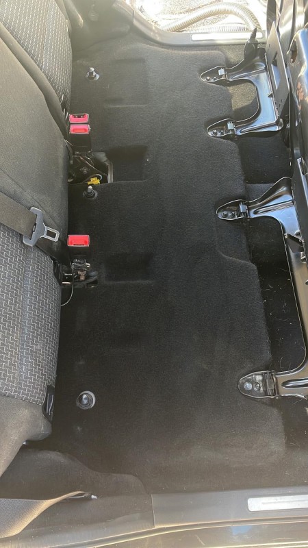 Nettoyage intérieur Mercedes Classe B – Shampoing complet et retrait intensif de poils d’animaux