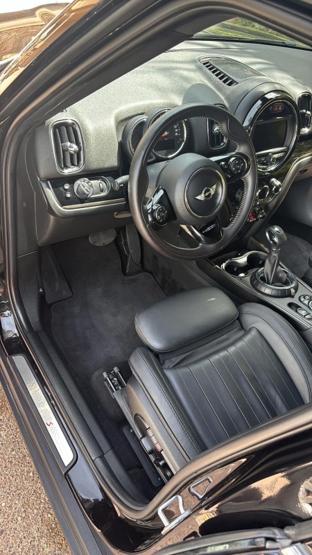 Nettoyage complet intérieur et traitement des cuirs pour Mini Cooper à La Ciotat