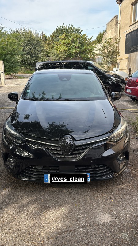 Préparation à la vente Renault Clio avec polissage one step et cire de protection