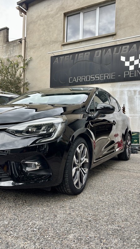Préparation à la vente Renault Clio avec polissage one step et cire de protection