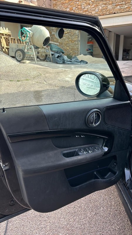 Nettoyage complet intérieur et traitement des cuirs pour Mini Cooper à La Ciotat