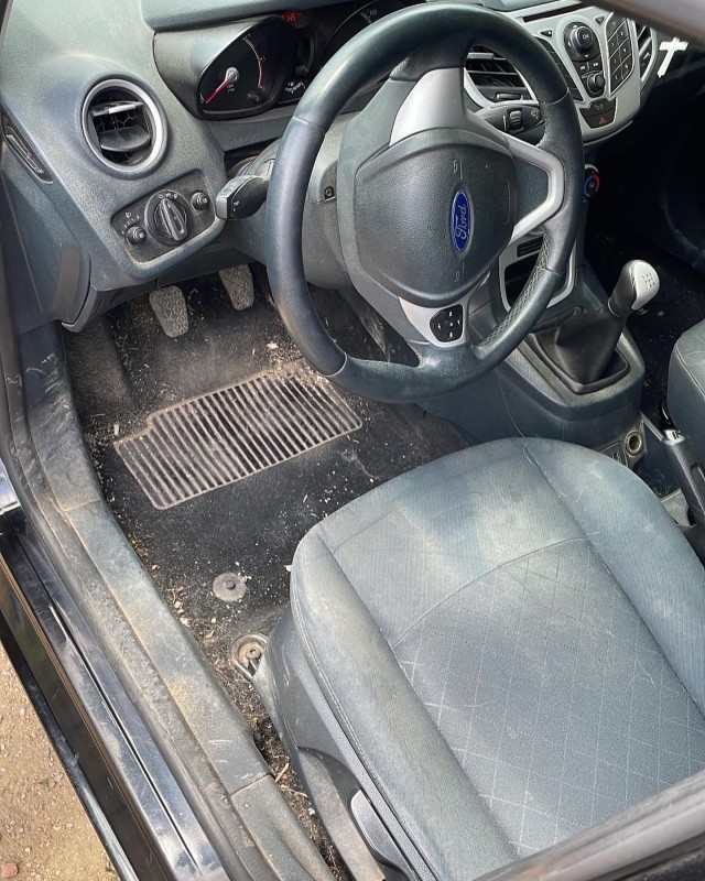 Nettoyez en profondeur l’intérieur de votre Ford Fiesta – Shampoing des sièges tissu à La Ciotat