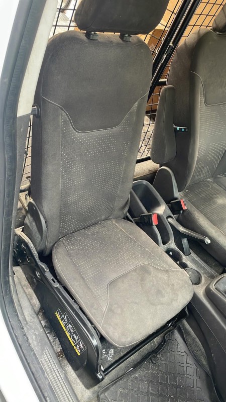 Nettoyage intérieur complet avec shampoing des sièges – Ford Transit Fourgon