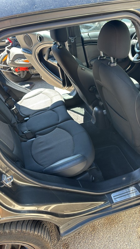 Sublimez votre Mini Countryman avec un nettoyage vapeur premium à domicile à La Ciotat