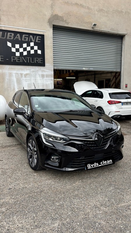 Préparation à la vente Renault Clio avec polissage one step et cire de protection