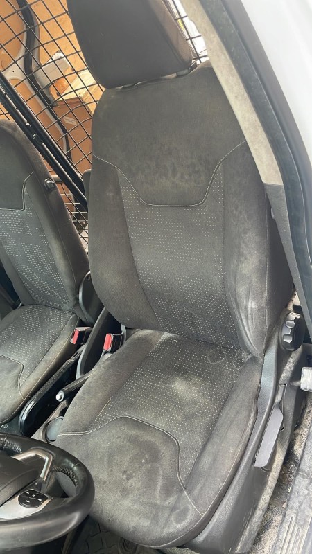 Nettoyage intérieur complet avec shampoing des sièges – Ford Transit Fourgon