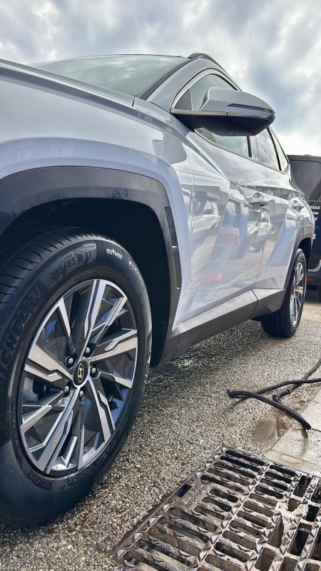 Nettoyage extérieur vapeur haut débit sur Hyundai Tucson avec finition premium à La Ciotat