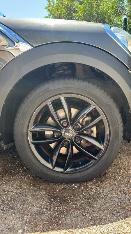 Sublimez votre Mini Countryman avec un nettoyage vapeur premium à domicile à La Ciotat