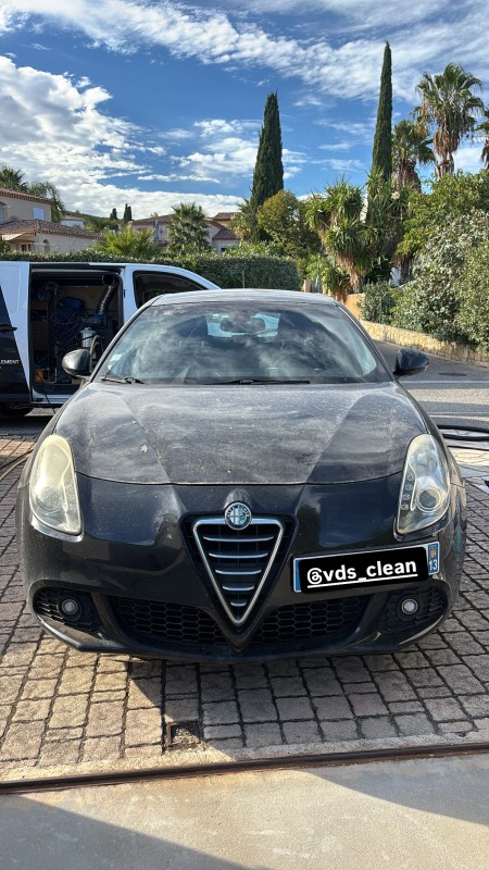 Transformez votre Alfa Romeo Mito du désastre à la brillance avec un nettoyage vapeur premium à La Ciotat et Toulon