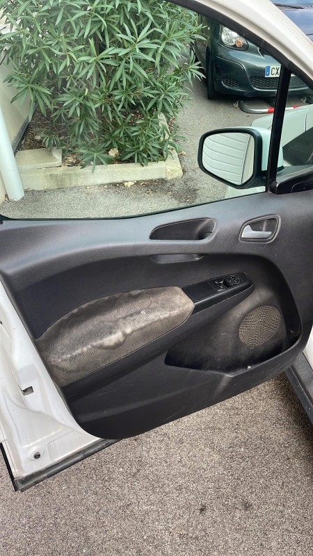 Nettoyage intérieur complet avec shampoing des sièges – Ford Transit Fourgon