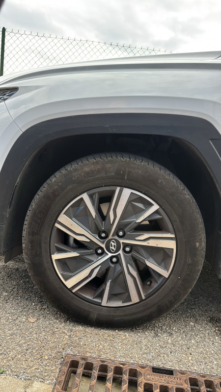 Nettoyage extérieur vapeur haut débit sur Hyundai Tucson avec finition premium à La Ciotat