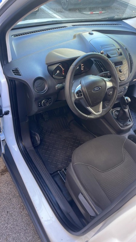 Nettoyage intérieur complet avec shampoing des sièges – Ford Transit Fourgon