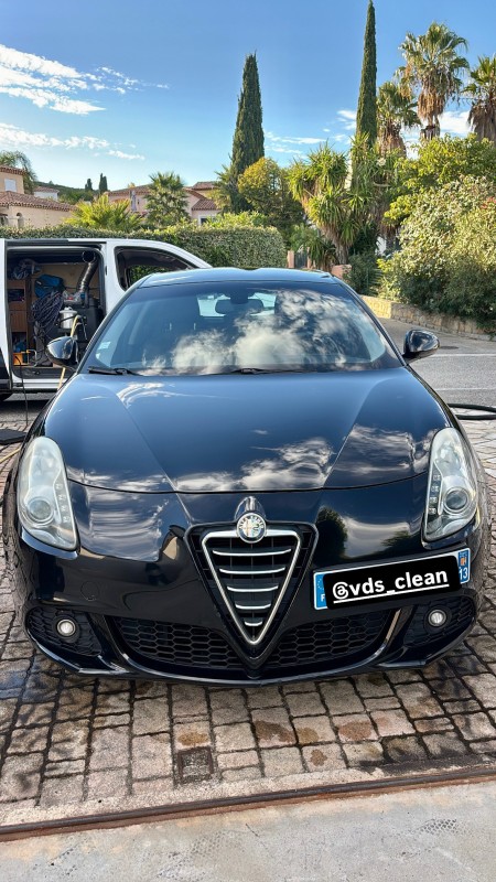 Transformez votre Alfa Romeo Mito du désastre à la brillance avec un nettoyage vapeur premium à La Ciotat et Toulon