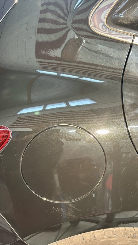 Préparation à la vente Renault Clio avec polissage one step et cire de protection