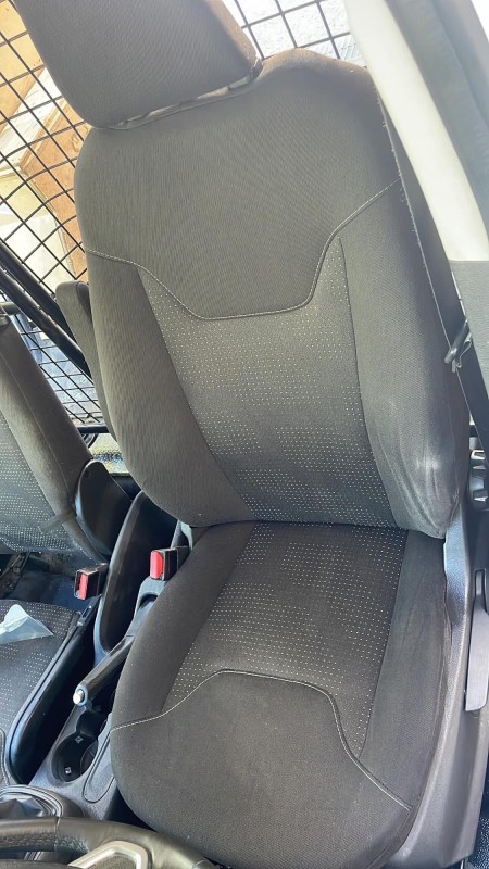 Nettoyage intérieur complet avec shampoing des sièges – Ford Transit Fourgon