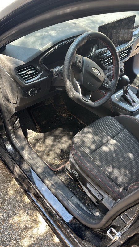 Nettoyage intérieur complet avec shampoing sièges et désinfection vapeur pour Ford Focus à La Ciotat