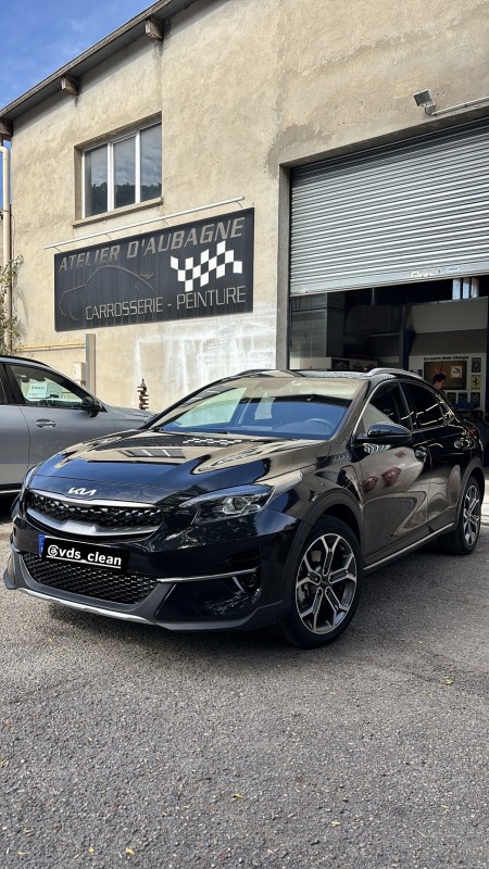 Préparation à la vente Kia XCeed avec polissage one step et cire de protection