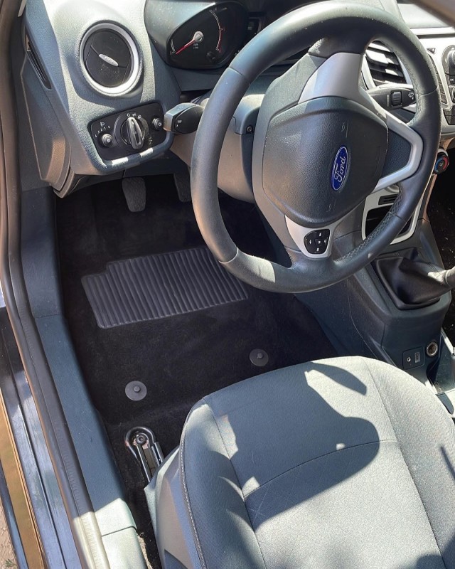 Nettoyez en profondeur l’intérieur de votre Ford Fiesta – Shampoing des sièges tissu à La Ciotat