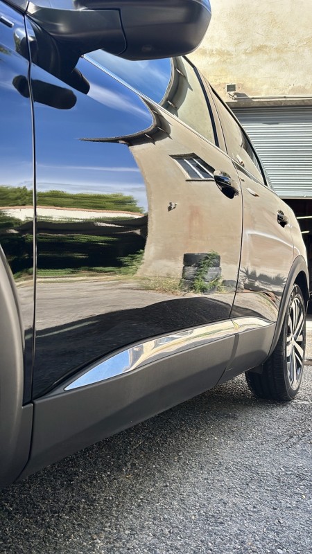 Polissage one step haut de gamme pour redonner éclat et valeur à une Peugeot 3008 à Cassis