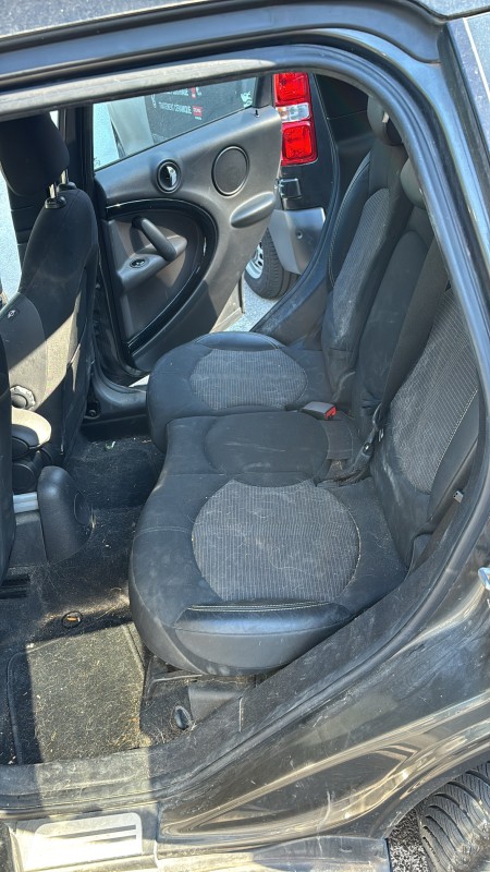 Sublimez votre Mini Countryman avec un nettoyage vapeur premium à domicile à La Ciotat