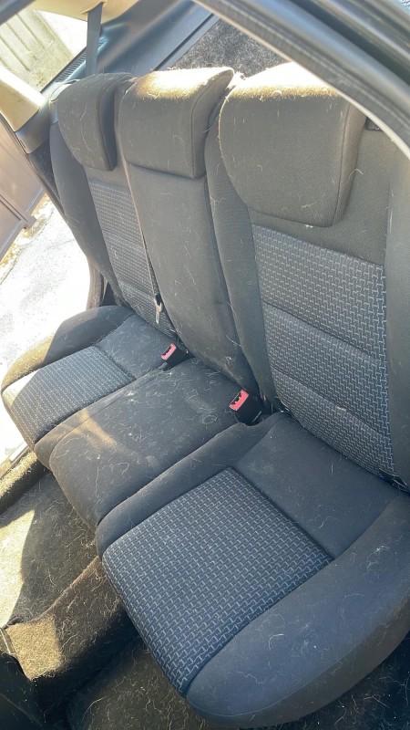 Nettoyage intérieur Mercedes Classe B – Shampoing complet et retrait intensif de poils d’animaux