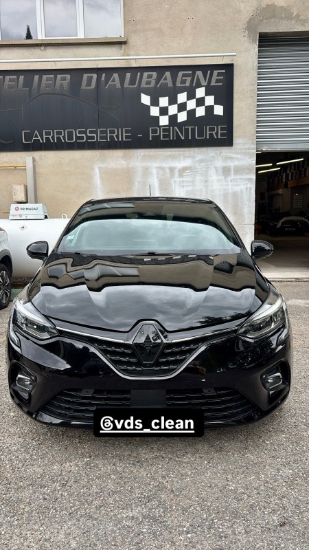 Préparation à la vente Renault Clio avec polissage one step et cire de protection