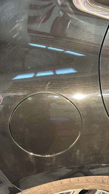 Préparation à la vente Renault Clio avec polissage one step et cire de protection