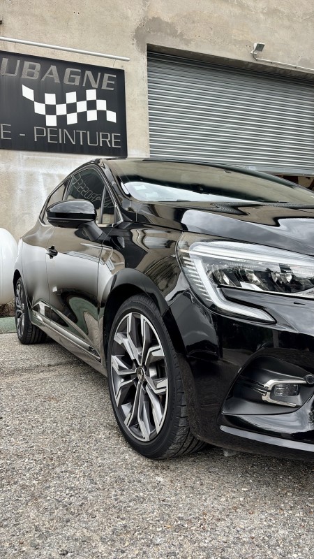 Préparation à la vente Renault Clio avec polissage one step et cire de protection